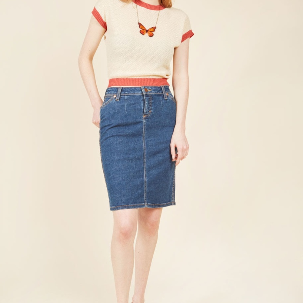 Ready to Retro Pullover in Cream